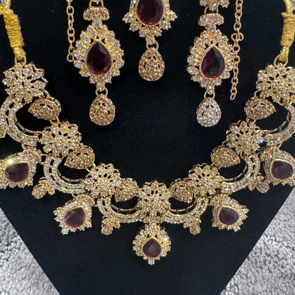 Red and Gold AD set - Picture 9 of 12